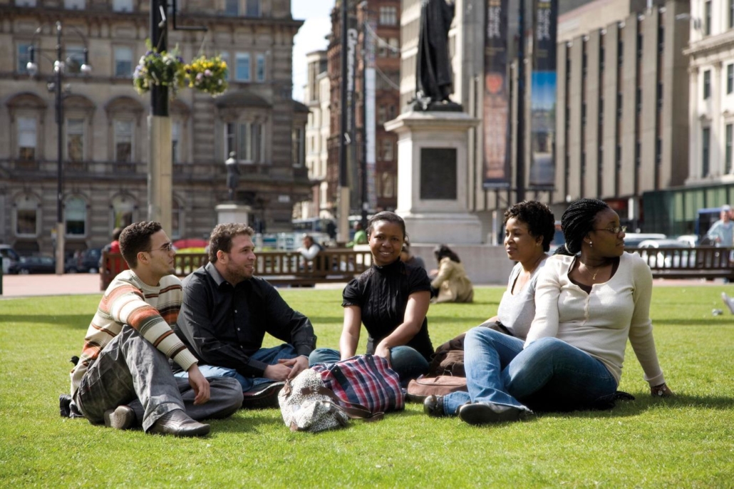 students-on-grass-in-city-centre-static